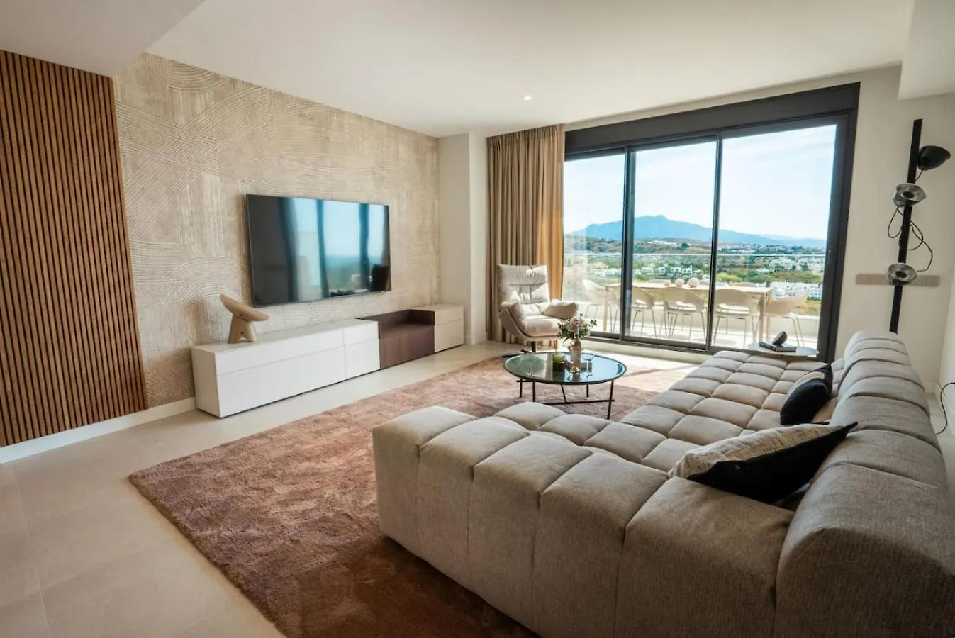 Mediterranean Vanian Views Penthouse エステポナ