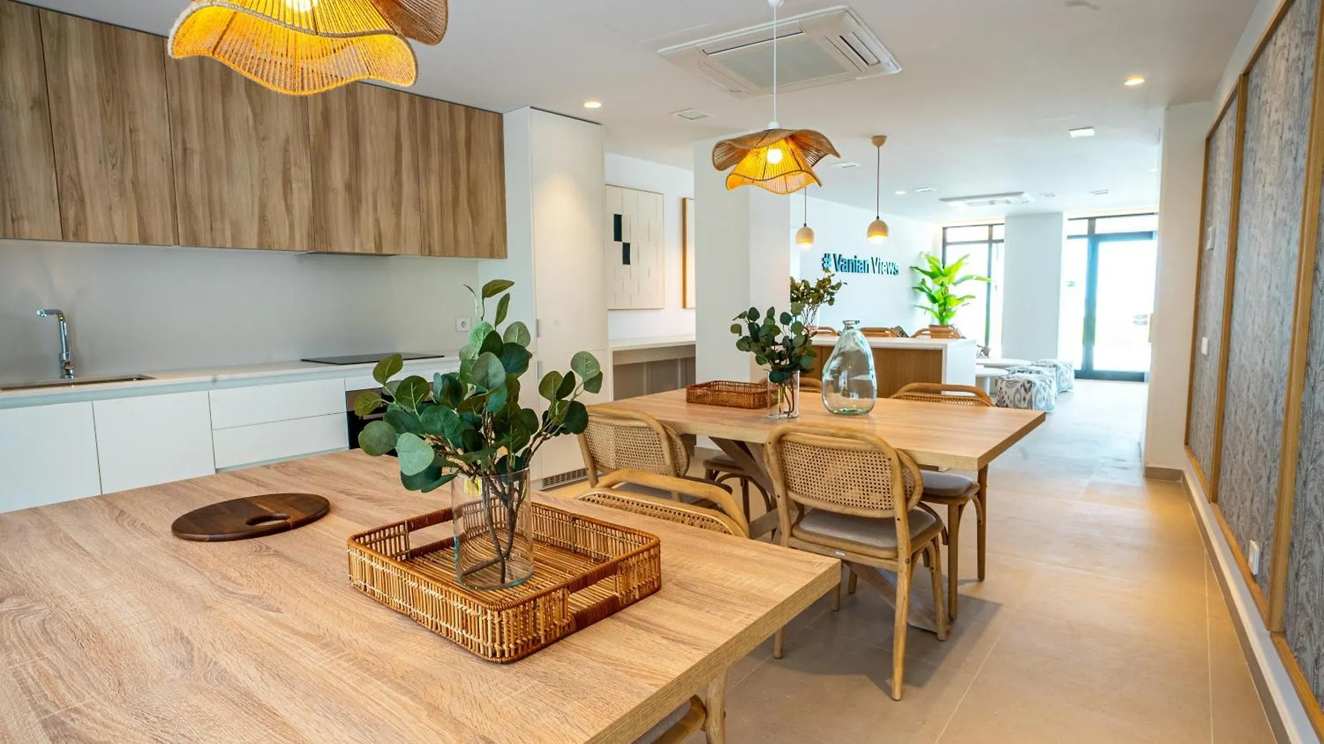 アパート Mediterranean Vanian Views Penthouse エステポナ