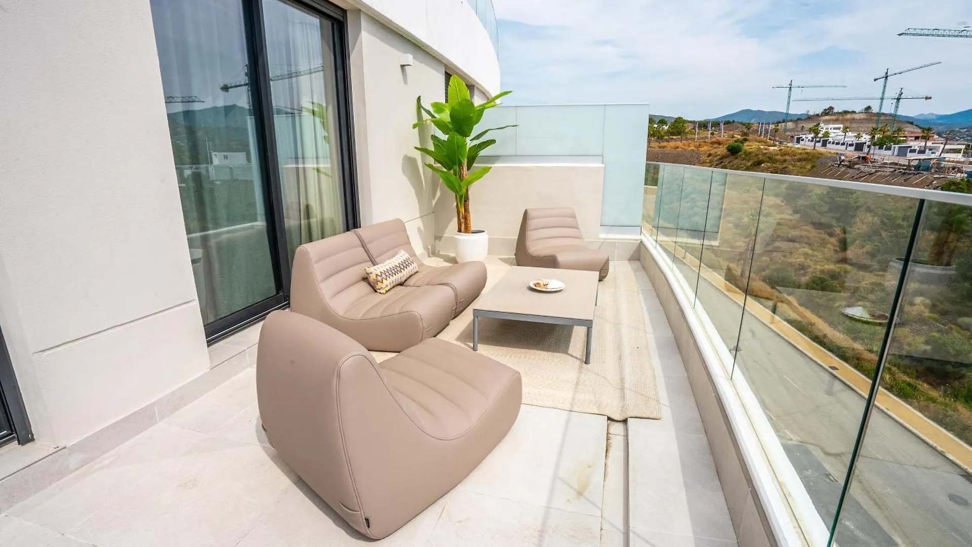 アパート Mediterranean Vanian Views Penthouse エステポナ